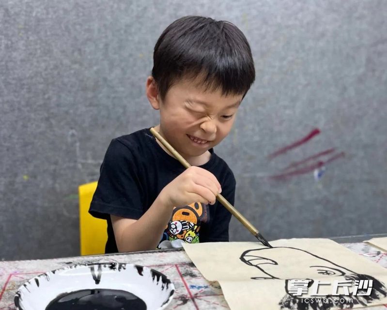展览作品出自长沙5000多个孩子之手。