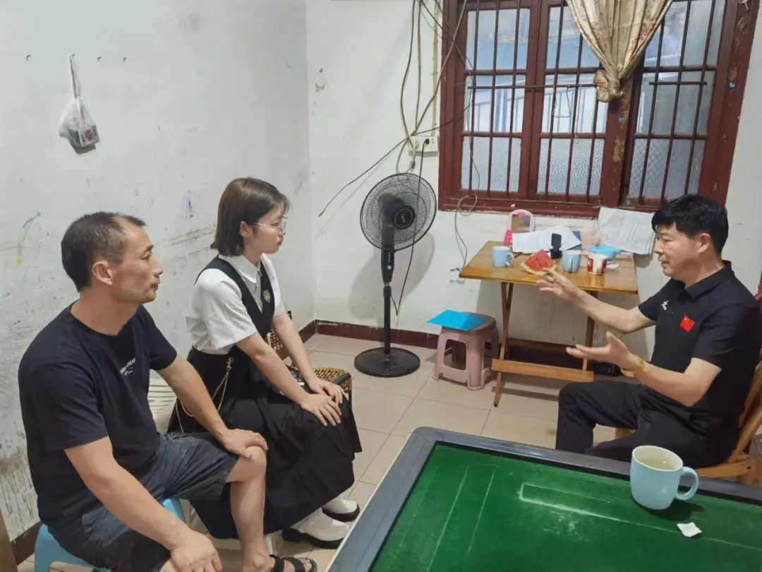 市政协常委刘学文走访慰问困难学子