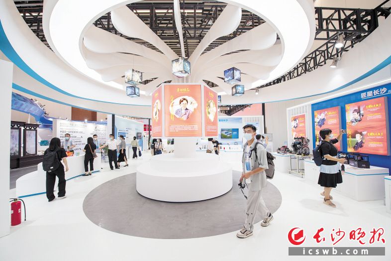 匠星长沙板块展示了长沙的行业领军人物、来自基层一线的高技能人才等。长沙晚报全媒体记者 黄启晴 摄 匠星长沙板块展示了长沙的行业领军人物、来自基层一线的高技能人才等。长沙晚报全媒体记者 黄启晴 摄