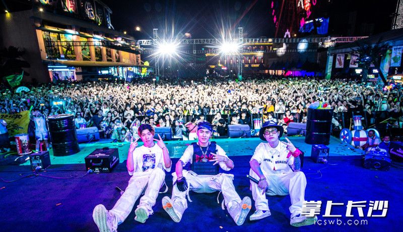 长沙世界之窗说唱周，现场火爆。图片均为长沙晚报全媒体记者 贺文兵 摄