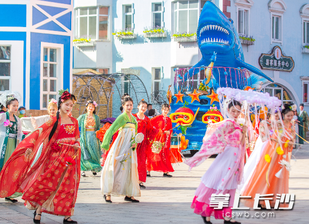 8日，长沙世界之窗“欢乐中秋 ”主题活动开启。图片均为长沙晚报全媒体记者 贺文兵 摄