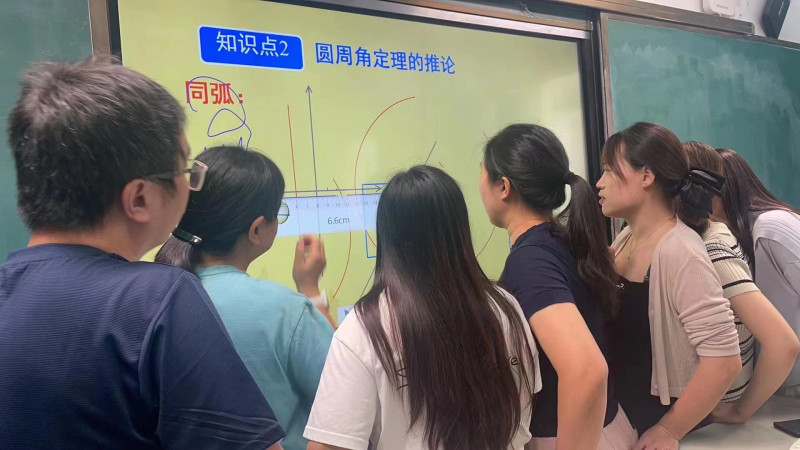 参与讨论的校园小组之一。 参与讨论的校园小组之一。