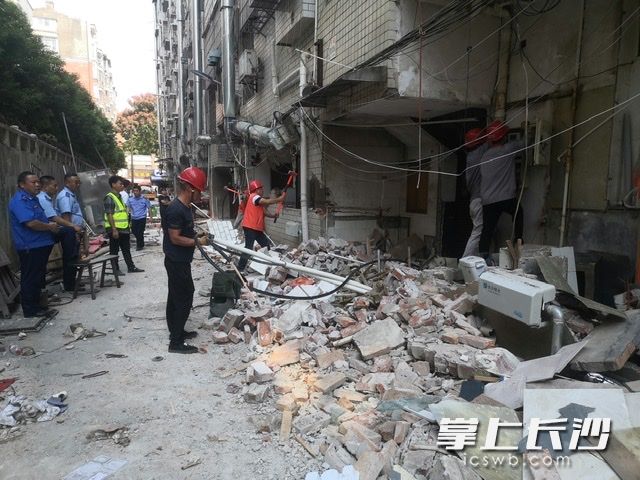 先拆违后改造。