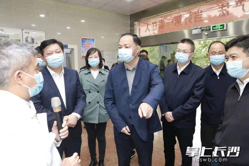 9日，市委副书记、市长郑建新到自贸区长沙片区调研统筹疫情防控与经济社会发展、统筹发展与安全工作。 长沙晚报通讯员 刘书勤 摄