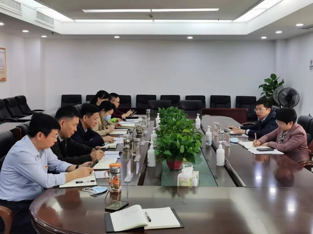 党的二十大开幕会后，长沙市卫生健康委党组进行了中心组理论学习讨论。
