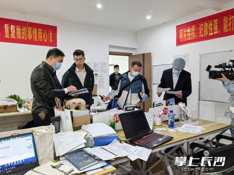 当天一共查处无证经营培训机构4家。