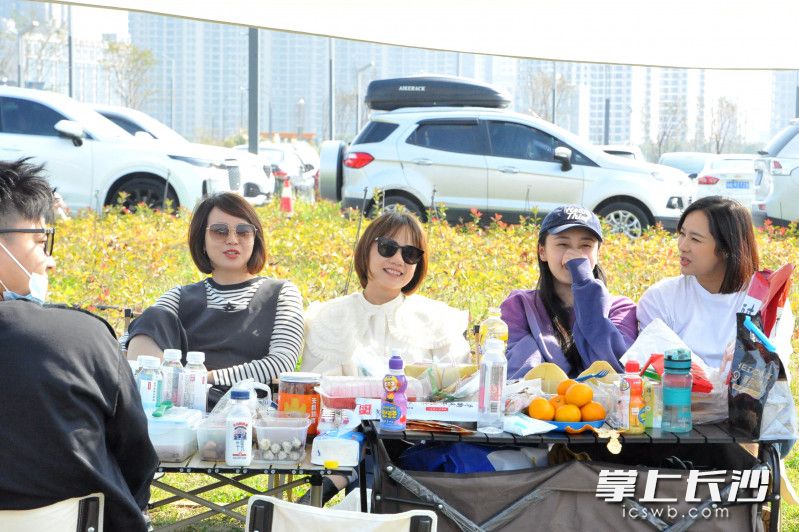 阳光灿烂，正是露营好时光。长沙晚报全媒体记者 贺文兵 摄
