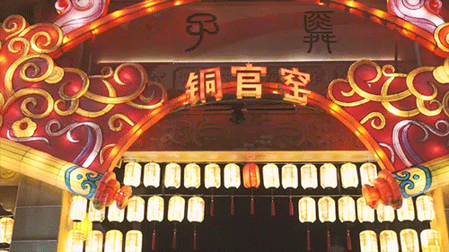 绵延2000米的花灯街区,万盏花灯组成神态各异的主题花灯