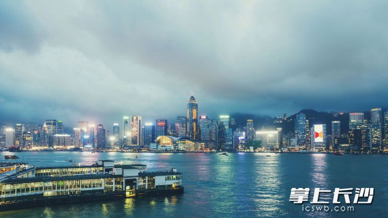 香港维多利亚湾。