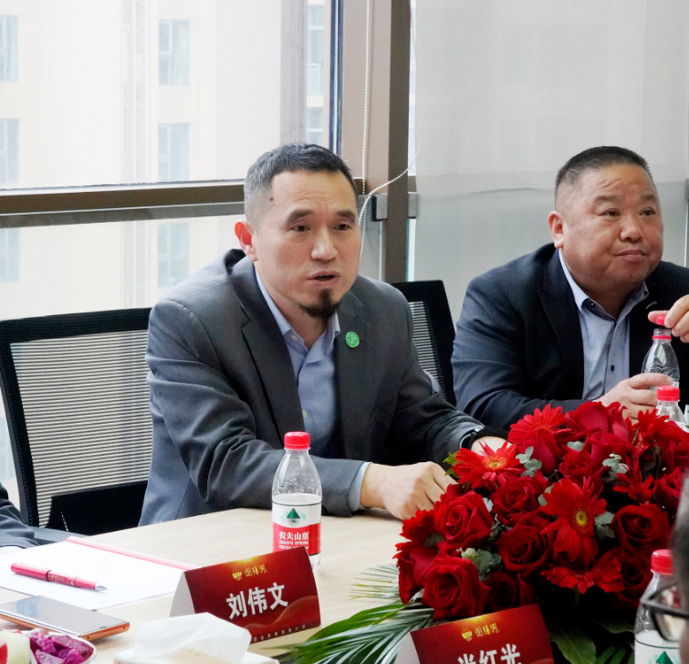 湖南省酒业协会秘书长郑应平致辞