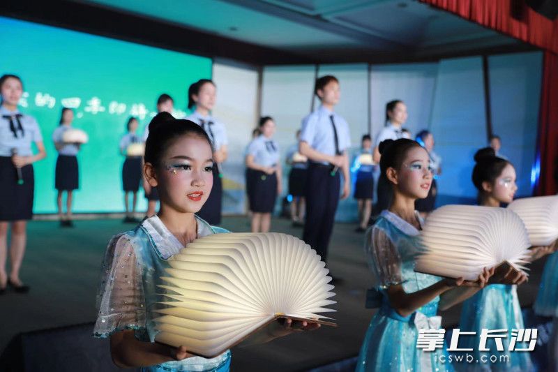 学生们呈现了精彩的节目。长沙晚报通讯员李静摄