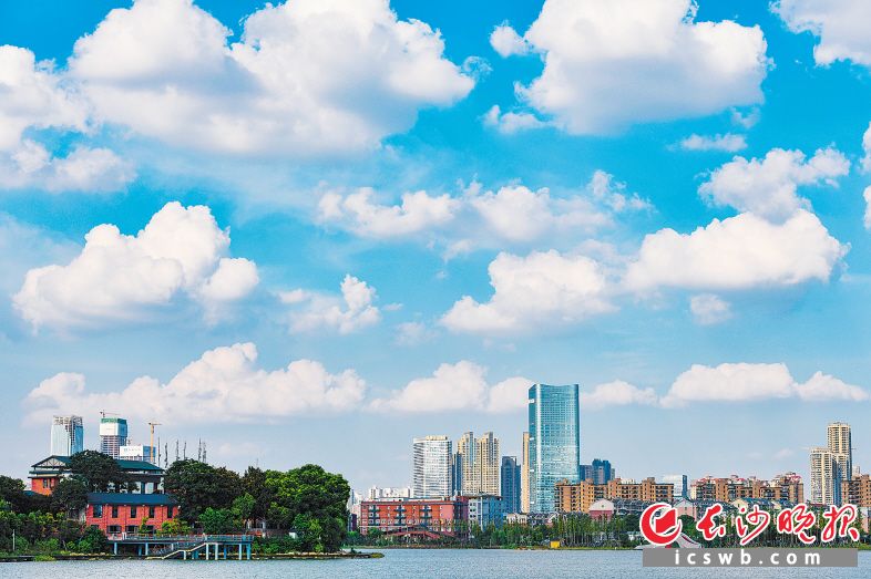 近年来，长沙生态环境质量持续提升，天蓝水清的美景随处可见。 长沙晚报全媒体记者 邹麟 摄