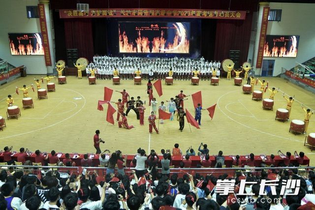 精彩的《鼓舞》表演。