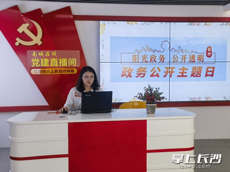 武律师讲座现场。均为长沙晚报通讯员 徐强 供图