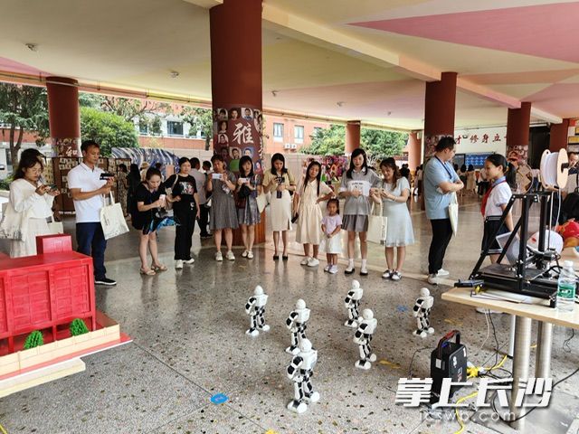 学校人工智能活动展示。长沙晚报通讯员翟雨桐摄
