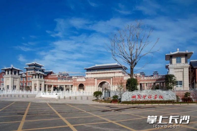 湖南护理学校外景。