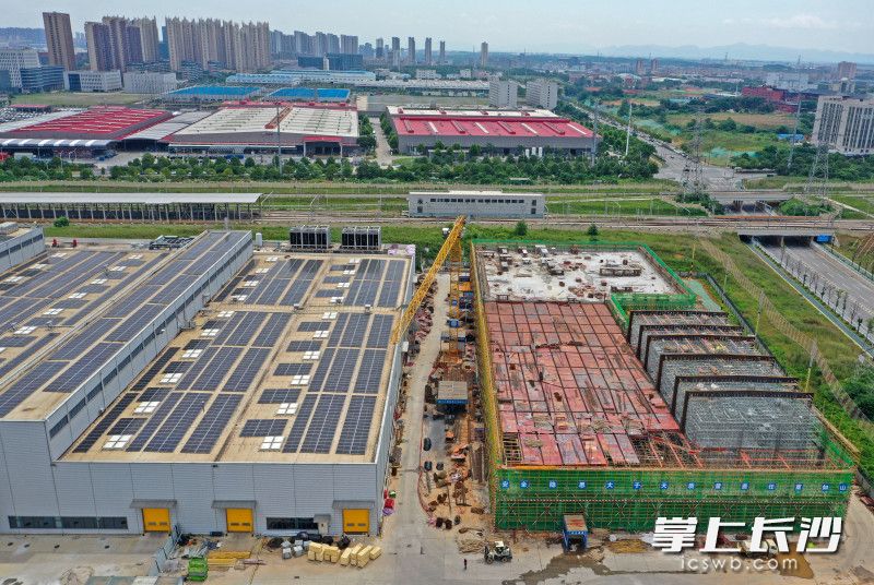 索恩格工业园二期项目南部地块正在扩建研发测试中心大楼，预计今年9月底将完成整体建设，最晚11月投入使用。 长沙晚报全媒体记者 王志伟 王珊琪 摄影报道