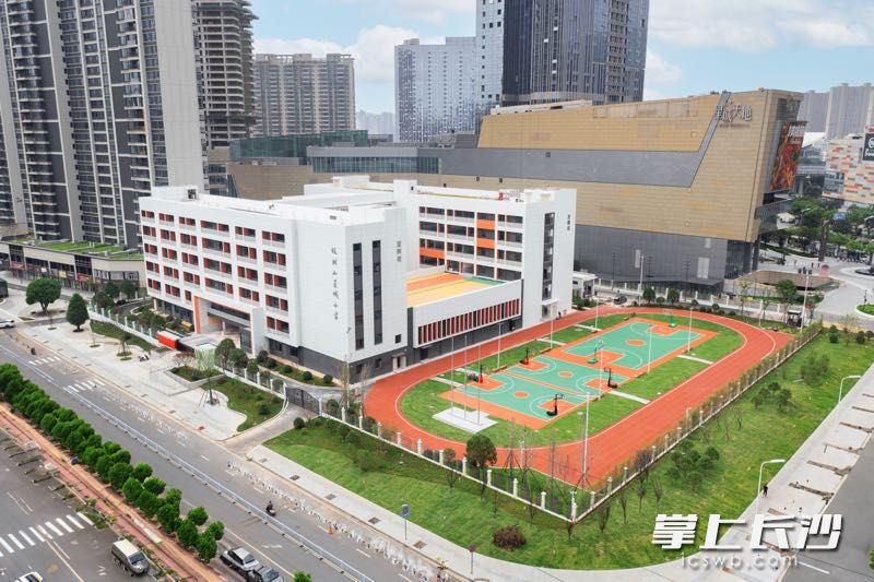 新校园远景。 新校园远景。