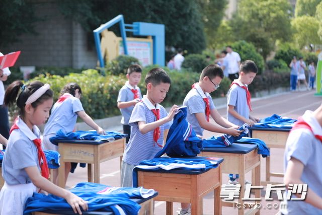 操场上进行劳动技能大比拼。均为长沙晚报通讯员 盛柔臻 摄