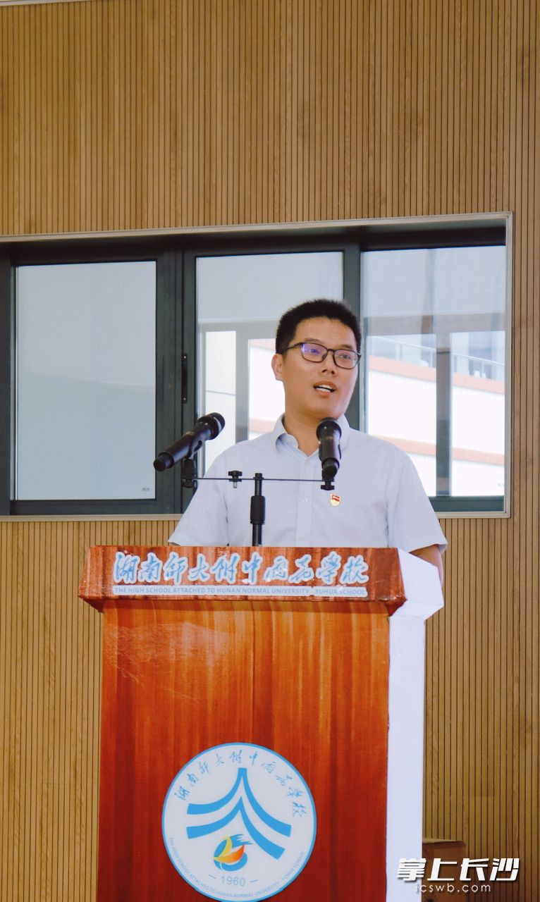 湖南师大附中雨花学校党总支书记刘灵松的开学第一讲。长沙晚报通讯员 李蓉 摄
