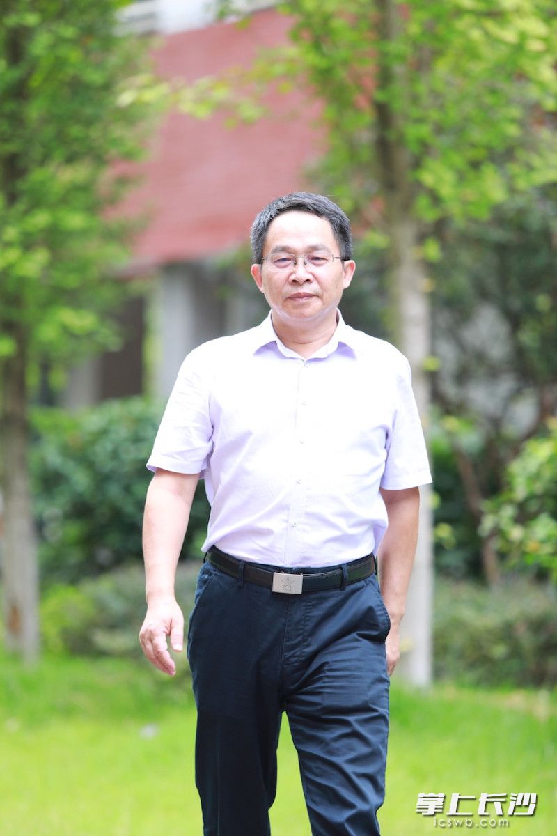 长沙市一中双语实验学校校长李强。