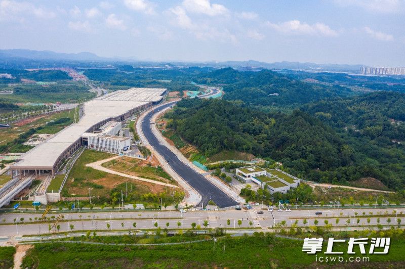 梧桐路三号桥项目正在进行土方施工,下一步准备进入桩基施工阶段。长沙晚报全媒体记者 陈焕明 通讯员 胡翔 摄 梧桐路三号桥项目正在进行土方施工,下一步准备进入桩基施工阶段。长沙晚报全媒体记者 陈焕明 通讯员 胡翔 摄