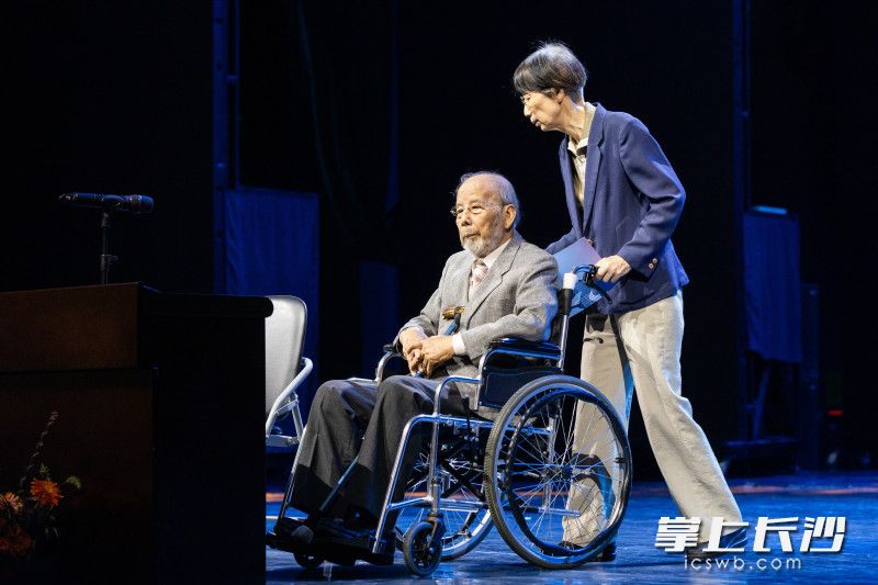 曹鹏和长女曹小夏。