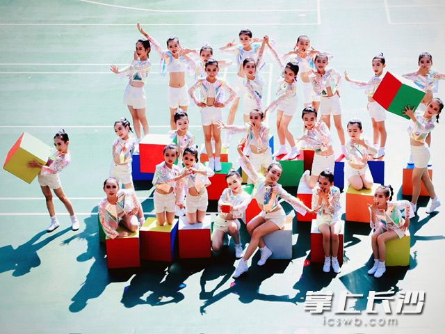 在校园里快乐成长，各美其美。