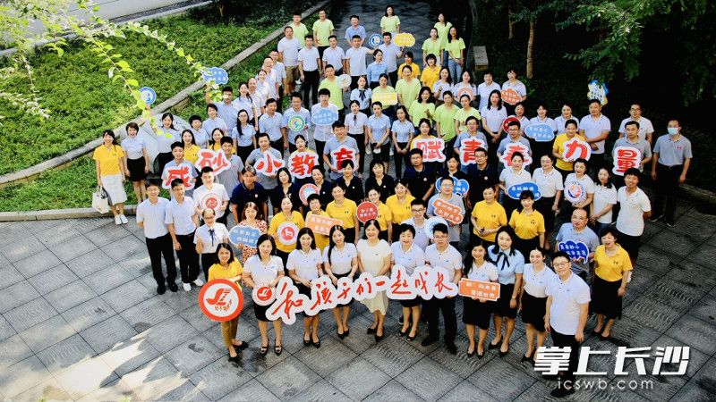 砂子塘教育集团第九届管理论坛合影。栽下满园桃李，乐享教育人生。所有照片由学校提供。