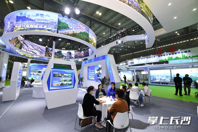13日上午，2023长沙国际绿色智能建造与建筑工业化博览会在长沙国际会展中心开幕。均为长沙晚报全媒体记者 王志伟 摄