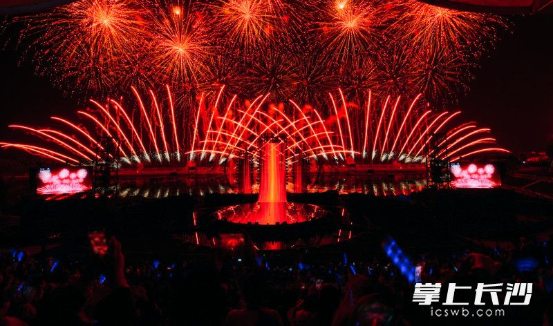 11月3日至4日,第十五届中国(浏阳)国际花炮文化节将在浏阳举行。  均为资料图片 11月3日至4日,第十五届中国(浏阳)国际花炮文化节将在浏阳举行。  均为资料图片