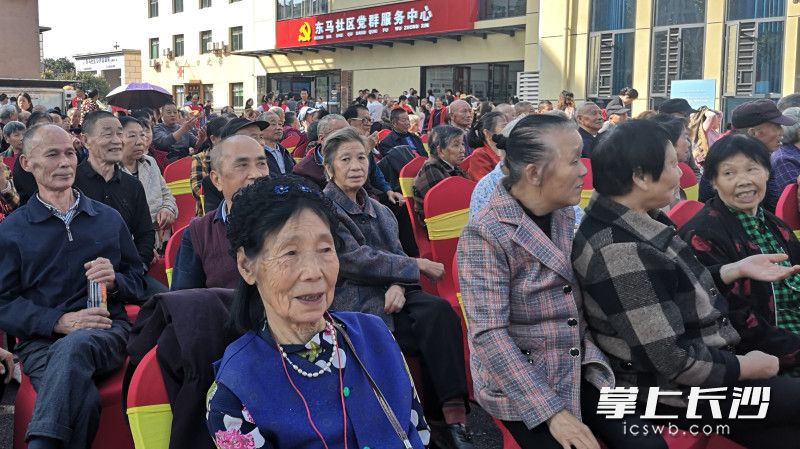 望城区“全龄享友好 乐满大泽湖”重阳节主题活动现场。 望城区“全龄享友好 乐满大泽湖”重阳节主题活动现场。