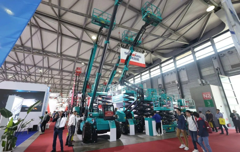 山河智能11款全系列高空机械产品亮相，并于展会首日售罄。 长沙晚报通讯员 刘武摄