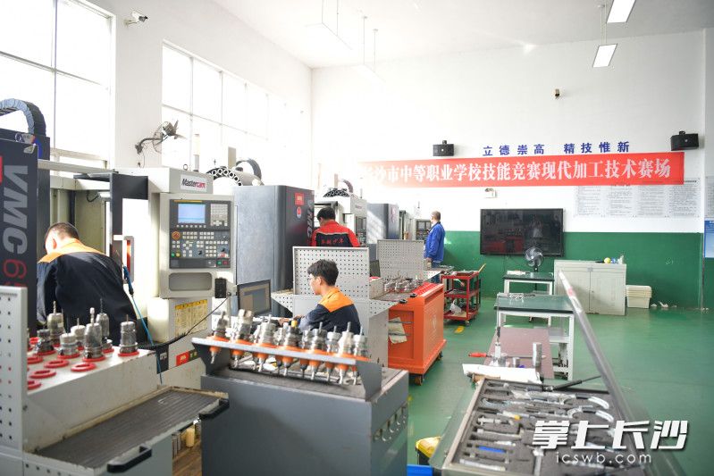 来自全市各中职学校的164名选手齐聚高新工程，进行技能、技艺上的切磋。均为长沙晚报通讯员 杨琴玲 供图