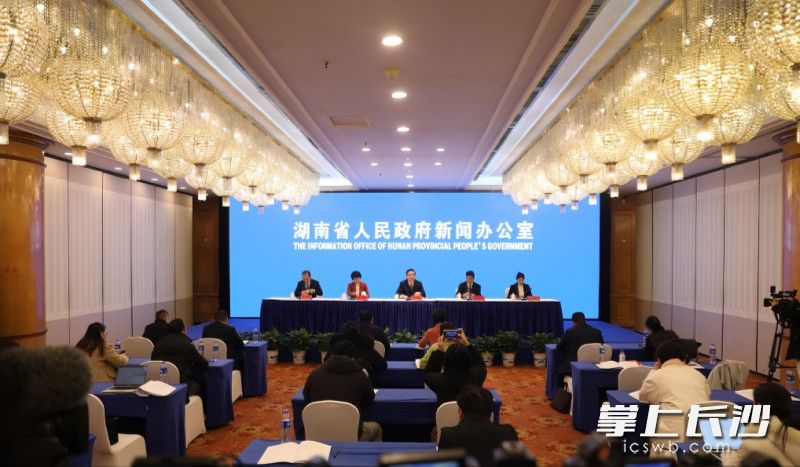 1月25日,湖南省自然资源厅解读《湖南省测绘地理信息条例》。长沙晚报全媒体记者 刘攀 摄 1月25日,湖南省自然资源厅解读《湖南省测绘地理信息条例》。长沙晚报全媒体记者 刘攀 摄