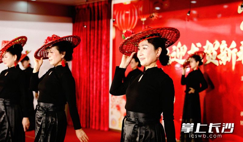 西湖社区春晚热闹上演。均为长沙晚报通讯员 张佳玲 摄
