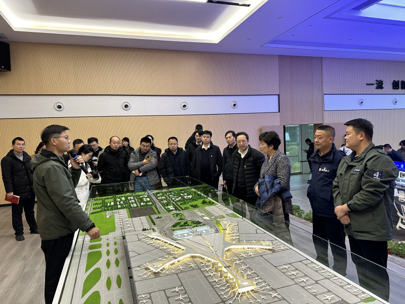 1月30日，长沙市住建局举行党建引领项目建设观摩暨“党建进工地”示范项目、优秀项目授牌仪式。均为长沙晚报全媒体记者 陈焕明 摄