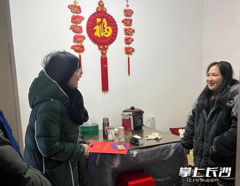 长房集团租赁公司春节前开展了新春走访慰问活动。均为长沙晚报全媒体记者陈焕明 通讯员 彭珂 摄影报道 长房集团租赁公司春节前开展了新春走访慰问活动。均为长沙晚报全媒体记者陈焕明 通讯员 彭珂 摄影报道