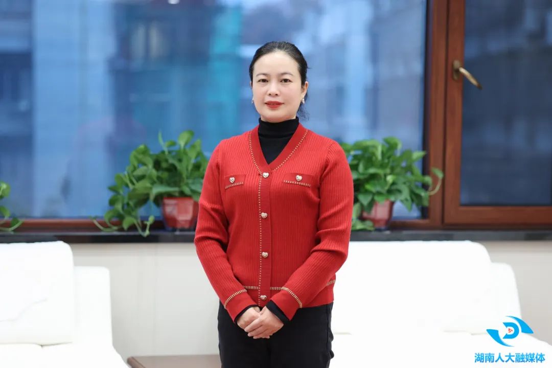 全国人大代表，湖南省湘绣研究所有限公司执行董事、总经理成新湘。彭团 摄