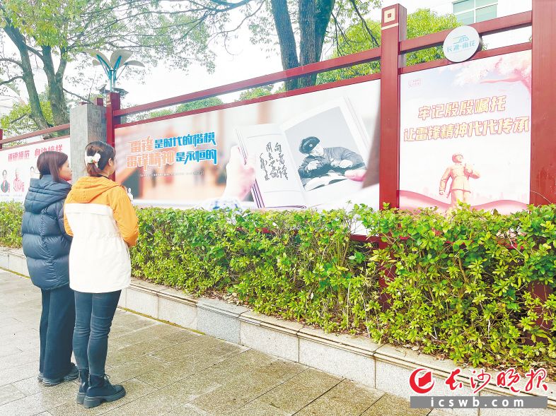 在雨花区，广告宣传栏内好人事迹、好人形象随处可见。