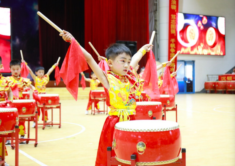 学校推行“十二年梯队制”的武术培养模式。