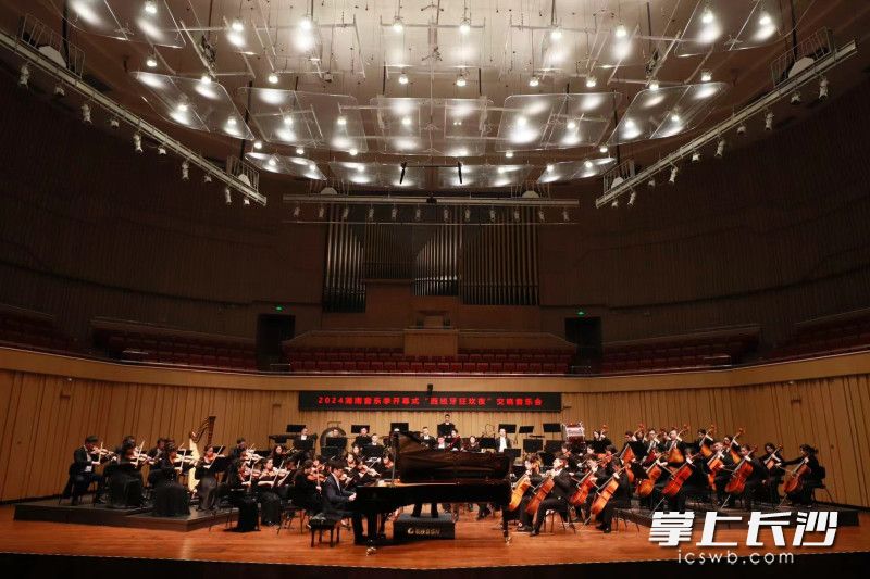 3月17日晚，“西班牙狂欢夜”交响音乐会在长沙音乐厅上演。均为 朱寒冰 摄