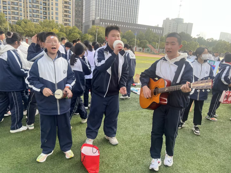 “卖艺”也赚了不少钱。