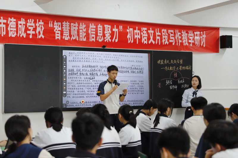 活动同步开展线上直播，直播观看近2000人。长沙晚报通讯员 倪景 摄