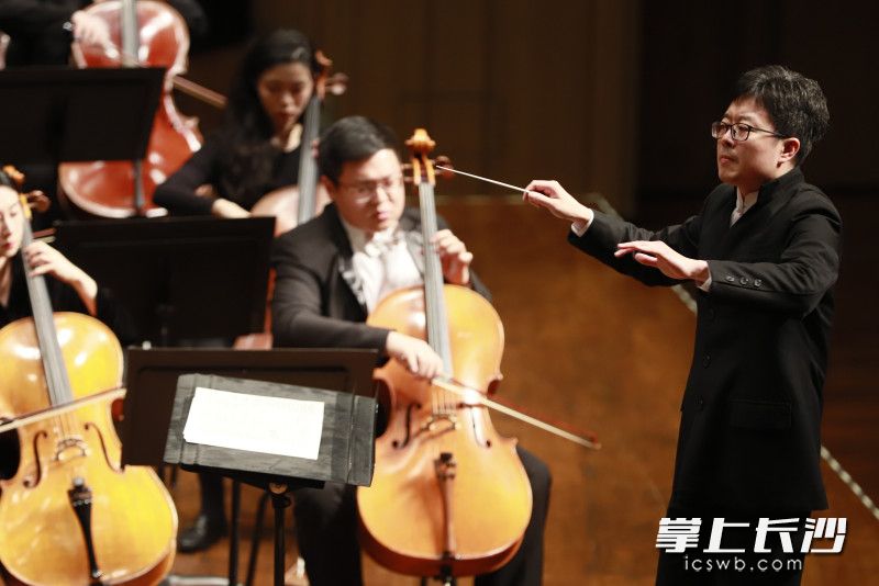 金野担任指挥。