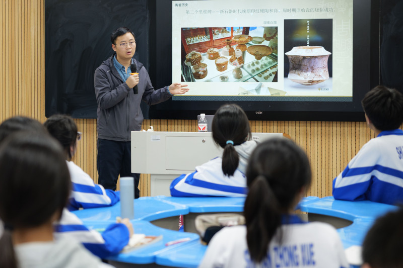 长沙市实验中学携手长沙博物馆，将博物馆“搬”进课堂。长沙晚报通讯员 刘懿夫 摄