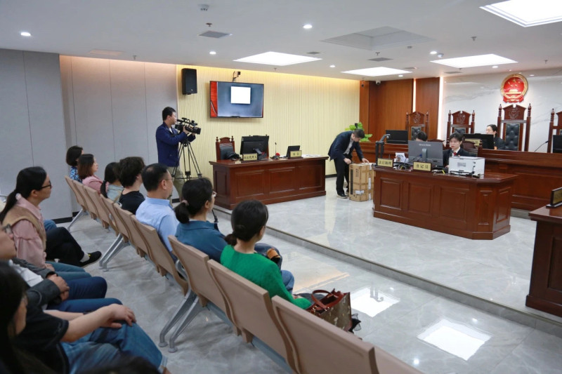 庭审现场。