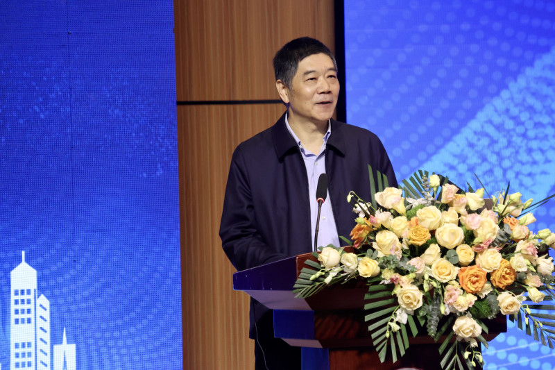 中国教育学会副会长、国家督学、教育部基础教育教学指导委员会委员兼综合实践活动专业委员会主任朱卫国发言点赞。