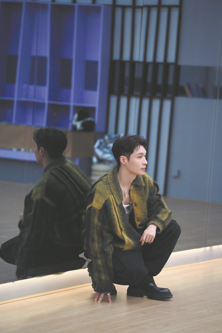 Pop idol Zhang Yixing acts as the producer in a recently aired international talent show, Show It All. CHINA DAILY