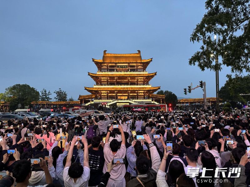 五一期间江阁广场盛况。均为长沙晚报通讯员 赵莎 供图